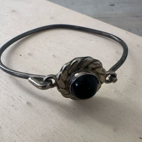 Vintage Mexican Alpaca Sterling And Onyx Hinged Bracelet - Picture 1 of 6